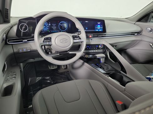 New 2025 Hyundai Elantra SEL image 12