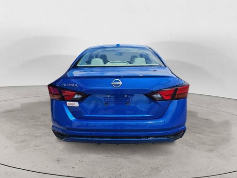 Used 2025 Nissan Altima 2.5 SV FWD image 4