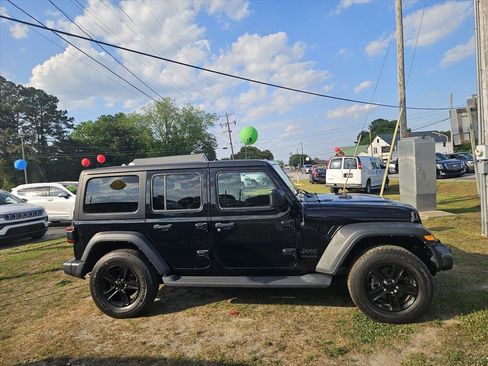 Used 2022 Jeep Wrangler Unlimited Sport AWD/4WD image 2