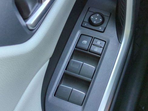 Used 2022 Toyota RAV4 XLE Premium image 25