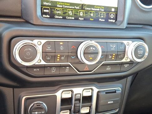 Used 2021 Jeep Wrangler Unlimited Sahara image 16