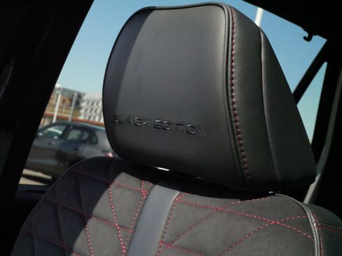 Certified 2026 Honda Pilot Black Edition image 33