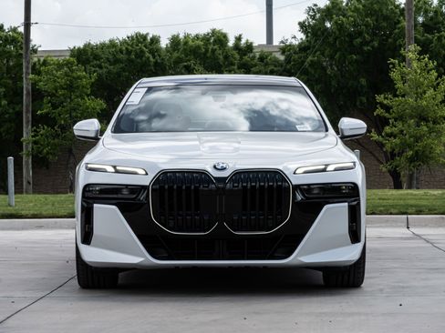 New 2026 BMW 760i xDrive AWD/4WD image 2