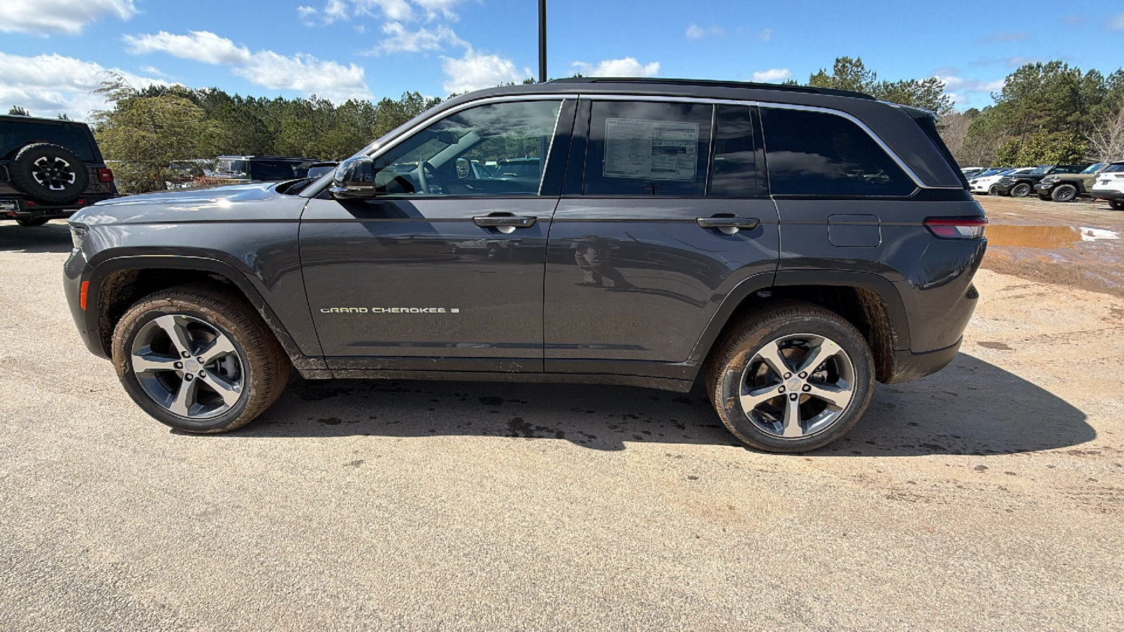 New 2026 Jeep Grand Cherokee Limited w/ Luxury Tech Group II AWD/4WD image 11