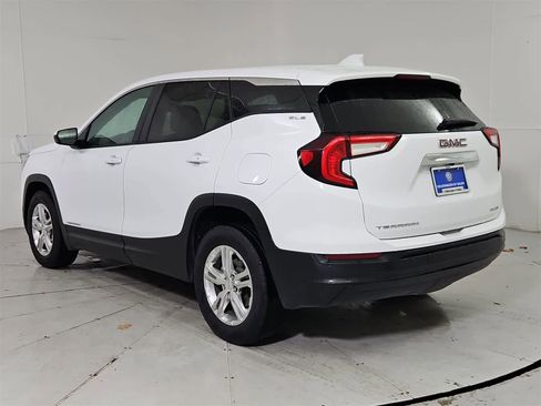 Used 2024 GMC Terrain SLE image 4