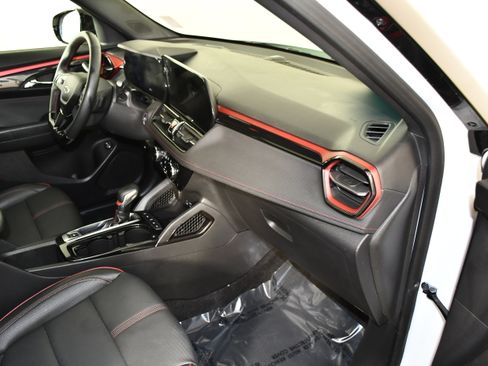 Used 2025 Chevrolet TrailBlazer RS w/ Convenience Package AWD/4WD image 42