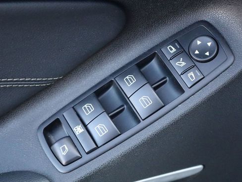 Used 2012 Mercedes-Benz GL 450 4MATIC image 37