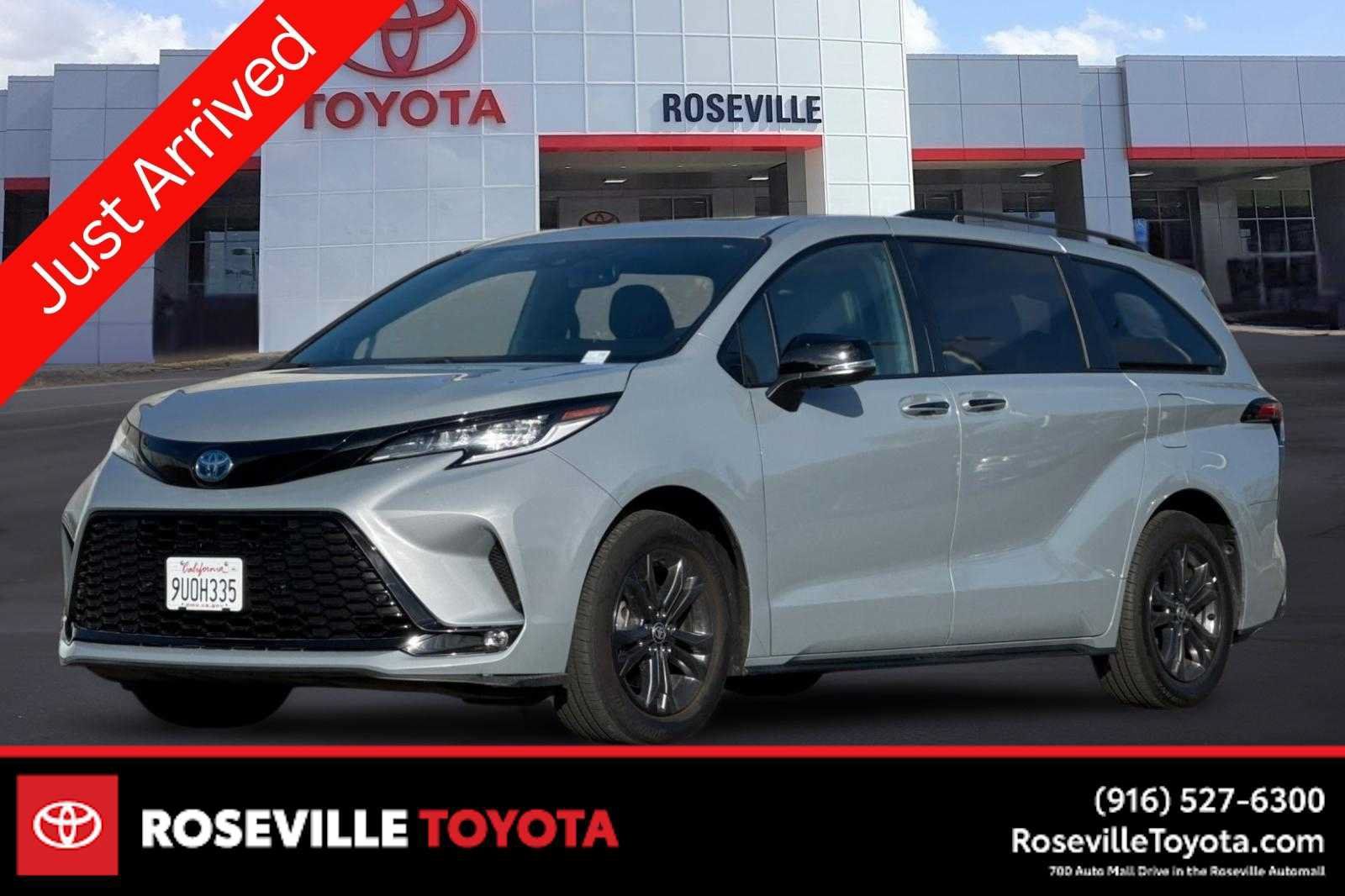 Used 2025 Toyota Sienna XSE w/ XSE Premium Package AWD/4WD image 1