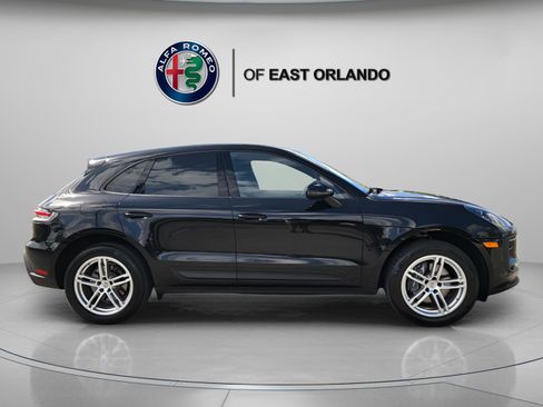 Used 2023 Porsche Macan AWD/4WD image 8