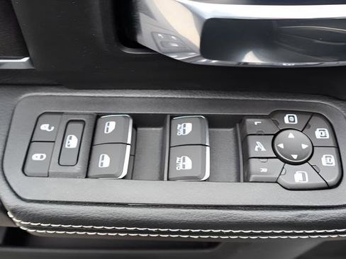 New 2026 RAM 2500 Laramie AWD/4WD image 17