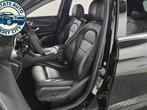 Used 2021 Mercedes-Benz GLC 300 4MATIC w/ Premium Package image 26