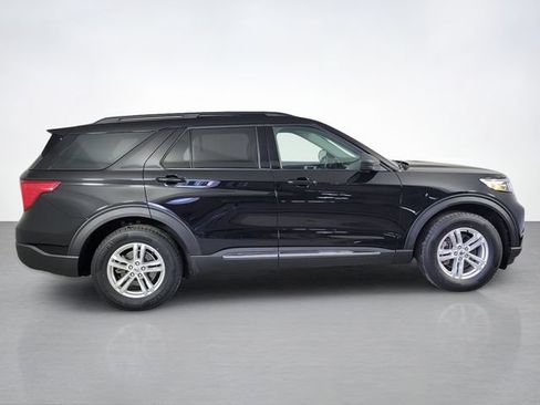 Used 2023 Ford Explorer XLT w/ Equipment Group 202A AWD/4WD image 2