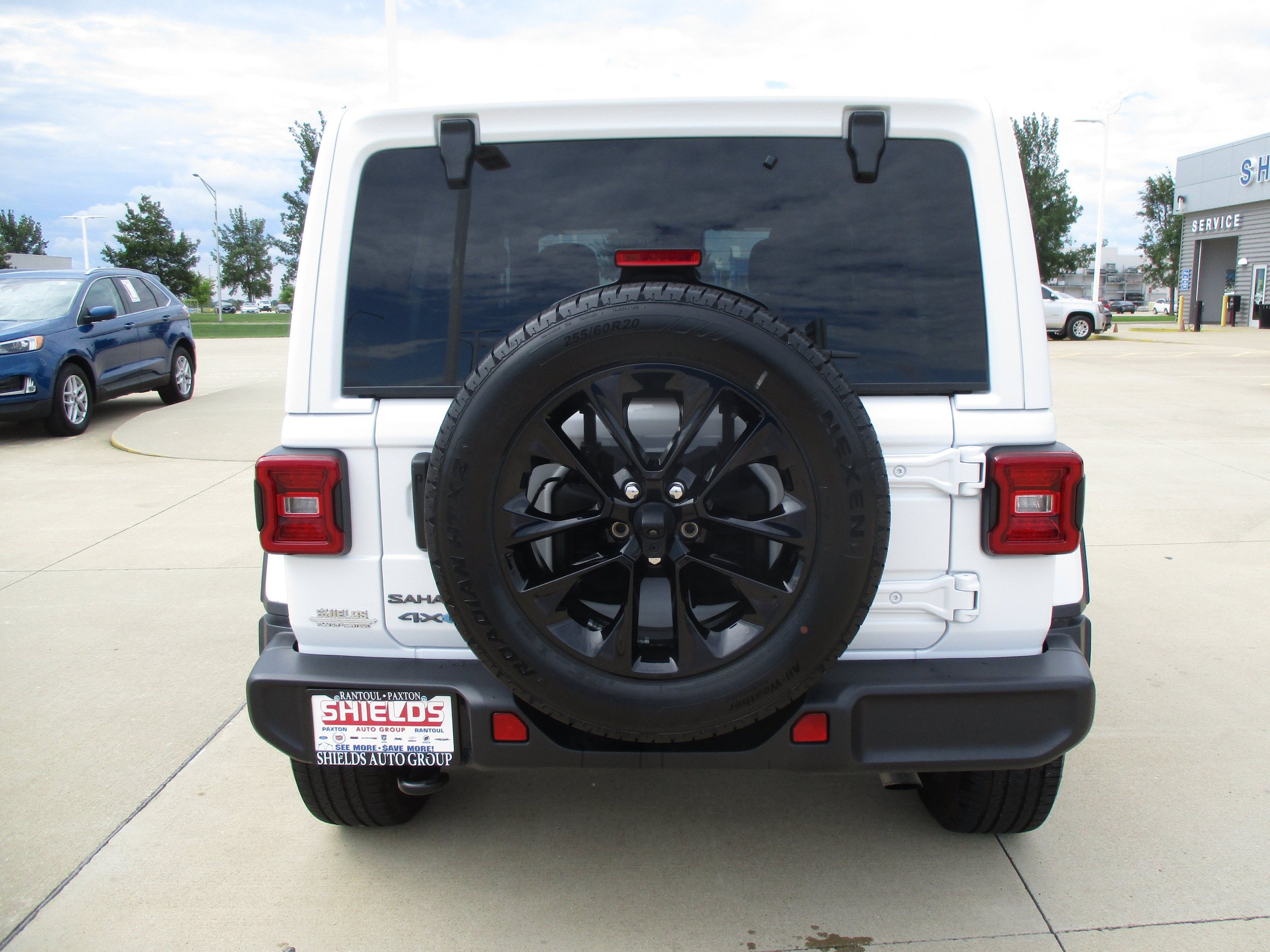 Used 2025 Jeep Wrangler Unlimited Sahara AWD/4WD image 5