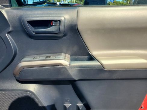 Used 2018 Toyota Tacoma SR5 image 31