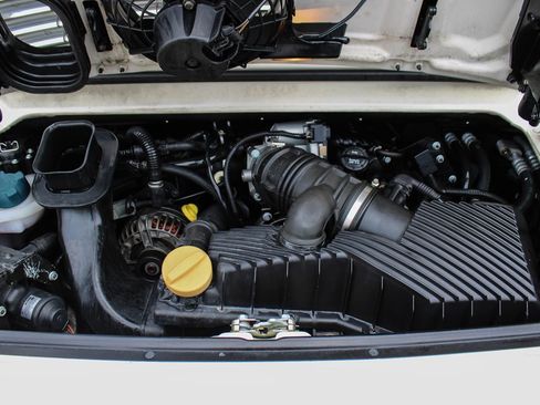 Used 2000 Porsche 911 Cabriolet image 31