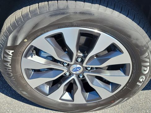 Certified 2025 Subaru Outback Limited image 8