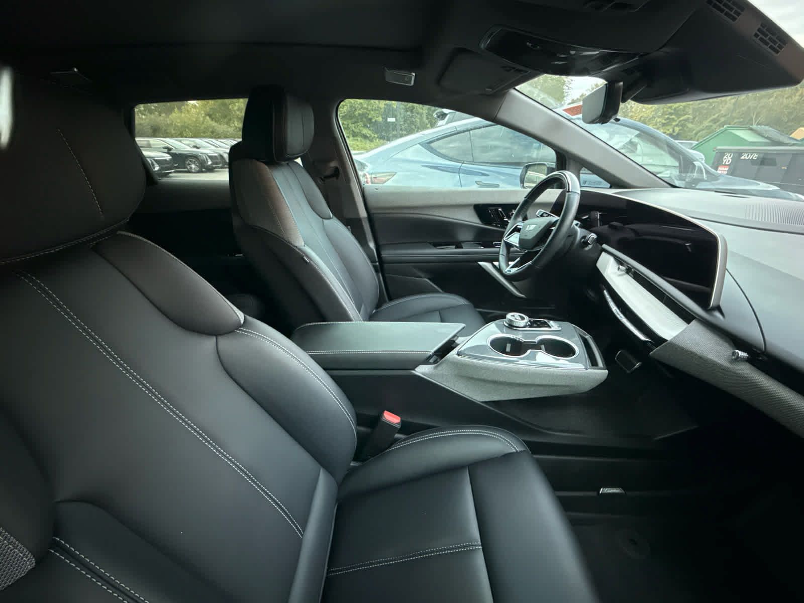 Used 2025 Cadillac Optiq Sport 1 w/ LPO, Floor Liner Package AWD/4WD image 9