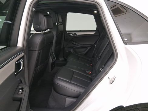 Used 2026 Porsche Macan AWD/4WD image 33