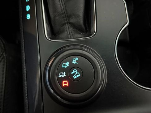 Used 2016 Ford Explorer XLT w/ Equipment Group 202A AWD/4WD image 23