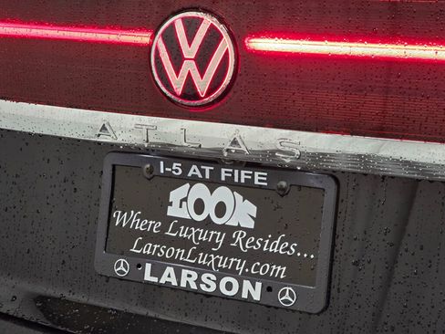 Used 2024 Volkswagen Atlas Cross Sport SEL Premium R-Line image 31