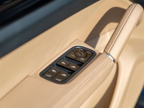 Used 2019 Porsche Cayenne image 38