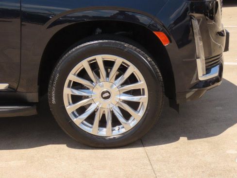 Used 2023 Cadillac Escalade ESV Premium Luxury RWD image 7