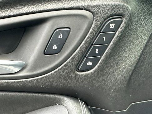 Used 2024 Buick Encore GX Avenir image 17