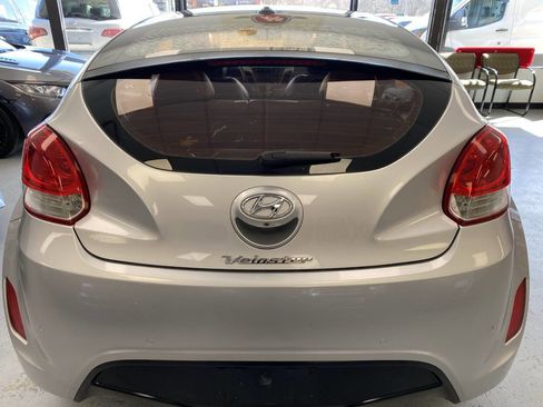 Used 2013 Hyundai Veloster w/ Style Pkg image 10