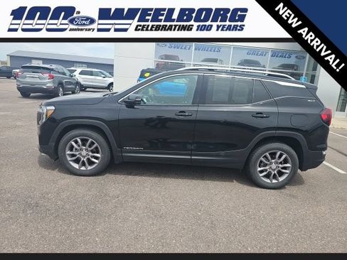 Used 2024 GMC Terrain SLT AWD/4WD image 2