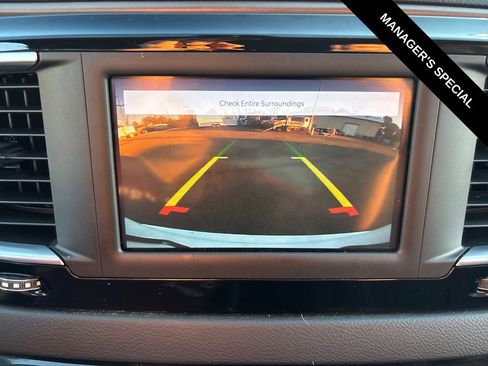 Used 2022 Chrysler Voyager LX FWD image 24
