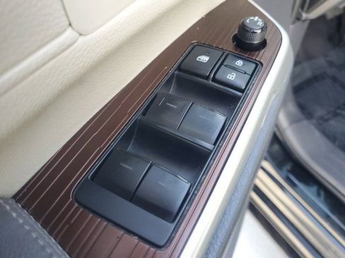 Used 2023 Toyota Sienna XLE FWD image 21