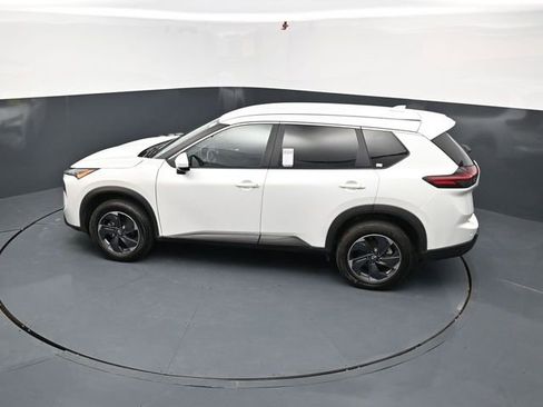 Used 2024 Nissan Rogue SV FWD image 42