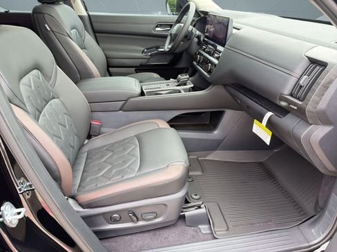 New 2026 Nissan Pathfinder Platinum FWD image 30