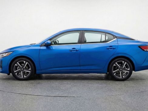 Used 2025 Nissan Sentra SV FWD image 5