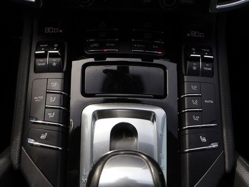 Used 2014 Porsche Cayenne S image 28