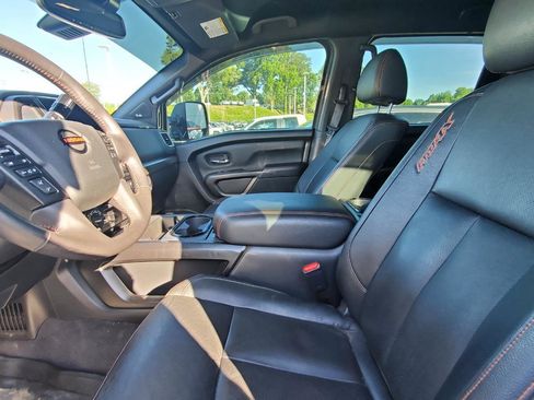 Used 2021 Nissan Titan PRO-4X w/ Pro-4x Convenience Package AWD/4WD image 3