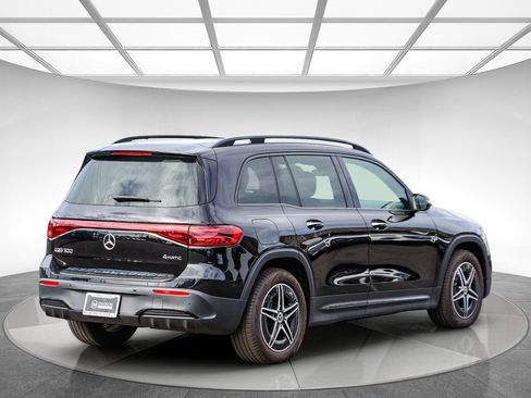 Used 2024 Mercedes-Benz EQB 300 4MATIC image 4