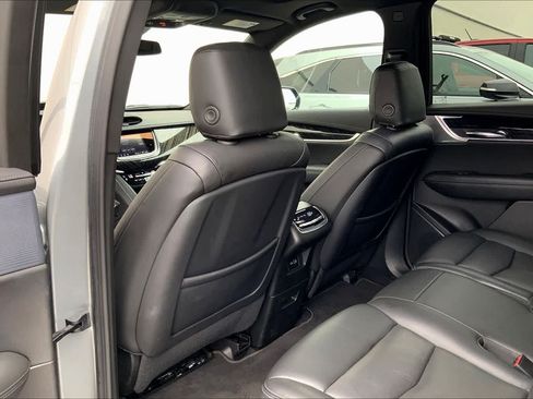 Used 2024 Cadillac XT6 Premium Luxury FWD image 12