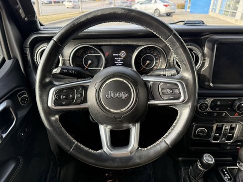 Used 2018 Jeep Wrangler Unlimited Sahara image 18