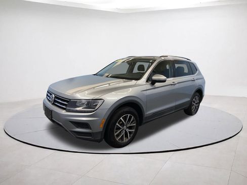 Used 2019 Volkswagen Tiguan SE w/ Panoramic Sunroof Package image 3