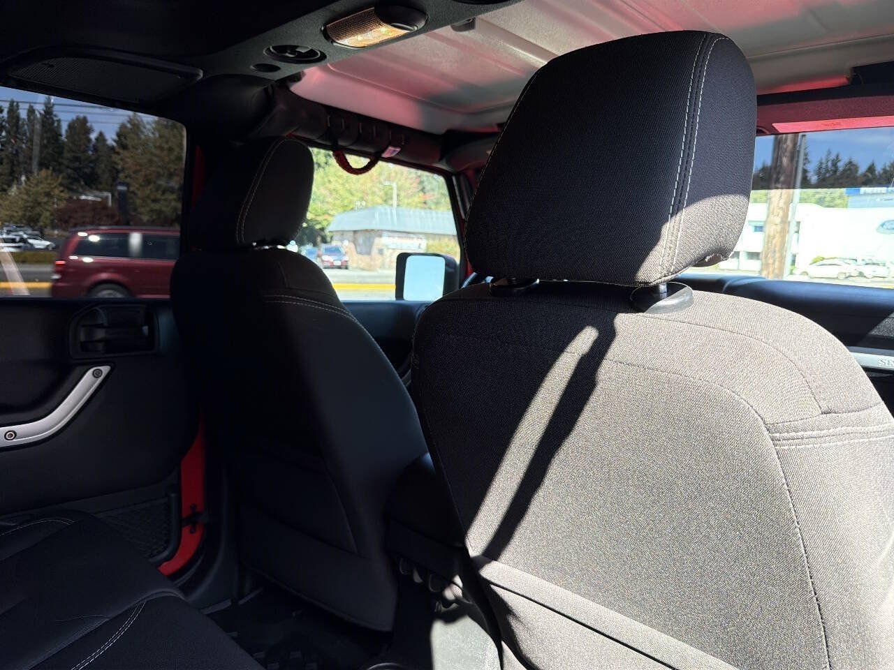 Used 2017 Jeep Wrangler Unlimited Sahara AWD/4WD image 29