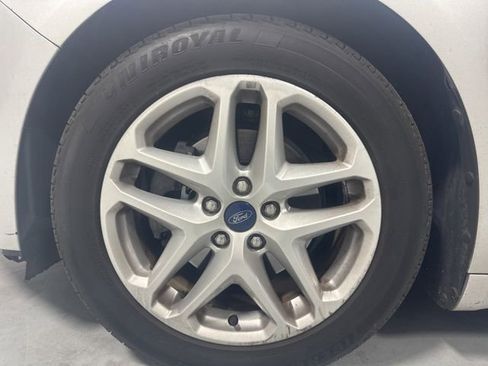 Used 2015 Ford Fusion SE image 12