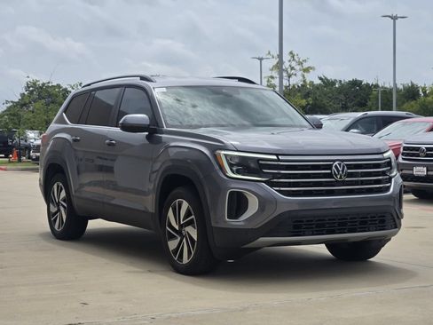 Used 2024 Volkswagen Atlas SE FWD image 2