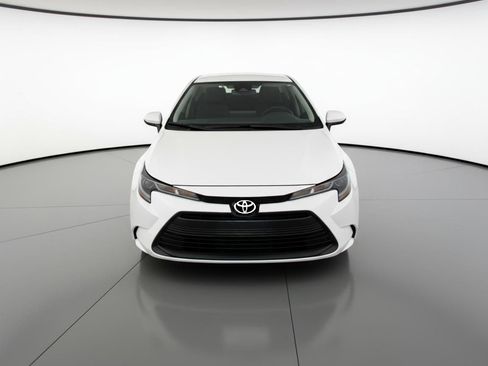 Used 2025 Toyota Corolla LE FWD image 2
