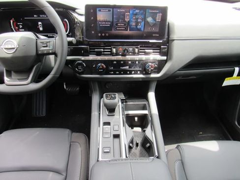 New 2026 Nissan Pathfinder SL FWD image 17