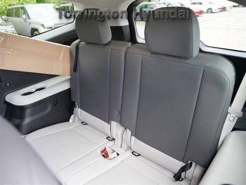 New 2026 Hyundai Ioniq 9 SEL image 16