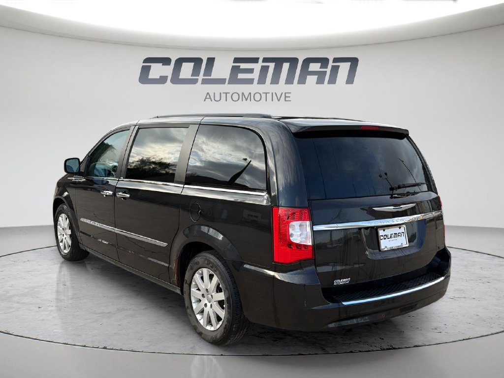 Used 2012 Chrysler Town & Country Touring-L w/ Entertainment Group #2 FWD image 9