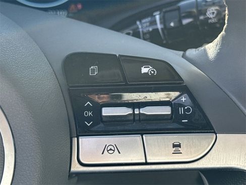 Used 2024 Hyundai Elantra SEL w/ Convenience Package image 25