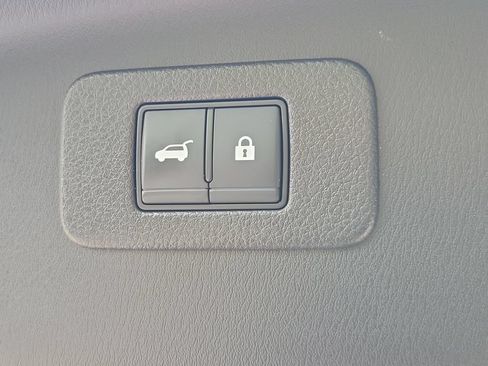 Used 2021 Nissan Armada Platinum w/ Captain's Chairs Package RWD image 12