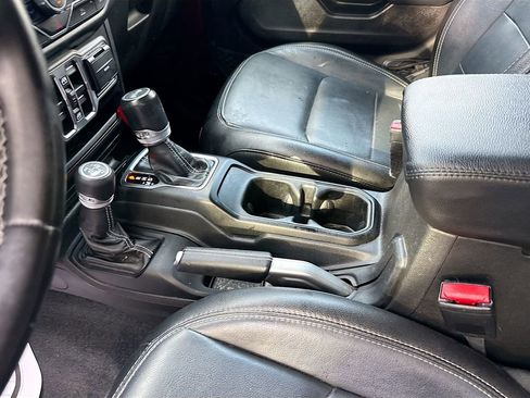Used 2022 Jeep Wrangler Unlimited Sahara AWD/4WD image 26